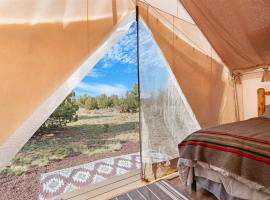 Horizon View Wall Tent - Grand Canyon Luxury Camping Retreat, tente de luxe à Valle