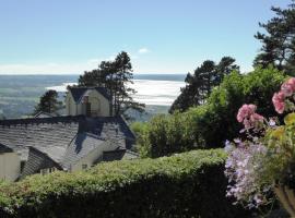 Plas Heulog Holiday Accommodation, hotel with parking in Llanfairfechan