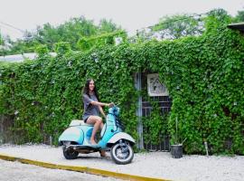 The Backside House - Women Only -, ostello a Tamarindo