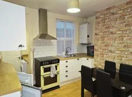 Banbury House Sleeps 5 Walking Distance To The Station