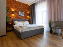 Сучасна квартира в центрі на Харківській набережній 3, acomoda&ccedil;&atilde;o com cozinha em Kharkov