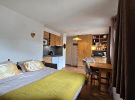 Studio Edelweiss proche Megeve，弗呂梅的飯店