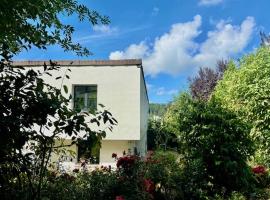 Atriumshaus 15 Minuten von Zürich mit Parking und Garten ideal für Familien und Paare mit Hunden, villa in Stallikon