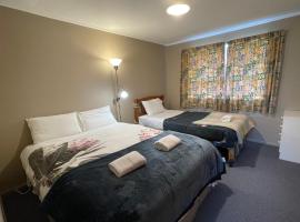 Two bedroom home in the heart of Te Anau，位于蒂阿瑙的乡村别墅