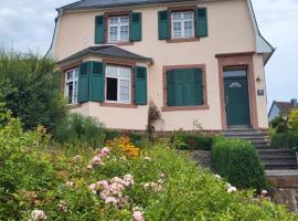 Ferienwohnung Bücherkiste, Hotel in Hetzerath