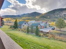 Walkable Frisco Condo Mtn Views and Shared Hot Tub!, hotel v destinaci Frisco