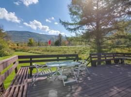 Hunter Hideaway with Yard and Deck 3 Mi to Ski Slopes, caba&ntilde;a o casa de campo en Hunter