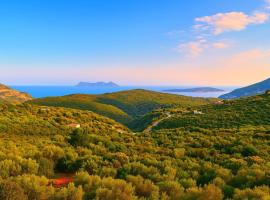 Eleftherion Comfort Living Lefkada, lejlighedshotel i Ftern&oacute;n