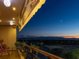 The Sunset Haven Kastoria - Modern Lake Elegance