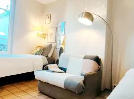 PARIS AUTHENTIC HOUSE Small, bright and calm studio