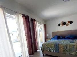 Super Room 5 minutes from PBI Airport