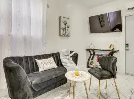 5 Mi to Sawgrass Mills Couples Retreat with Patio