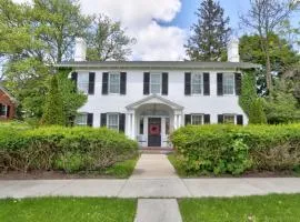 Historic 98 Fire Pit Game Room & Dog Friendly