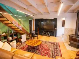 The Orchard - Cosy A-Frame Mountain Hideaway