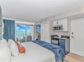 Direct Ocean Front Studio Newly Renovated