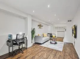 Chic and Bright 1BR Apt with Free Wifi and Parking