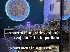 Avaluna - Apartman u gostinskoj kući sa zajedničkim kupatilom