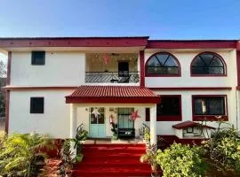 The Greendoor Villa - Zalor, 500 mtrs to Beach