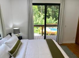 Villa Cass, hotel in West End
