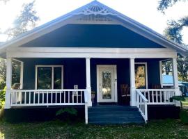 Farmhouse Oasis w Pool Heated Spa Treehouse and Game Room Located Centrally off I-4, hotel v destinaci Plant City