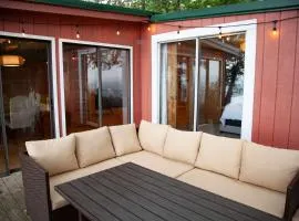 Sunset on the Bank Dog Friendly Dock & Fire Pit