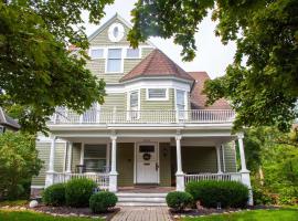 Lakeview on Main Pool Fire Pit and Walkable, מלון בג'נבה