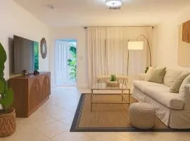 Cozy Dania Beach House with Fenced Backyard