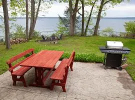 The Cliff House Hot Tub Kayaks & Game Room