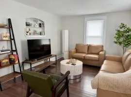 Jefferson & Grounds 3BR Steps from HWS and Hot Tub