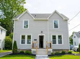 Jefferson & Grounds 3BR Steps from HWS and Hot Tub