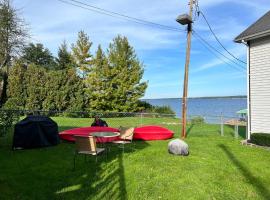 Cottage at Cast Away Kayaks Fire Pit & Game Room, hotell i Geneva