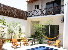CASA GUAJE 5min to Beach Bacocho and Coral 3Floor House 6 Bedrooms all with AC 8 beds up to 16 Guests Wifi starlink