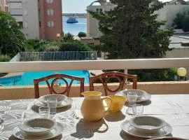 Joli appartement résidence avec piscine et plage du Grazel à 180m