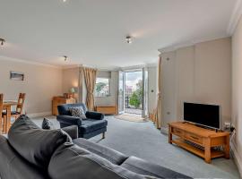 2 Bed in Tenby FB032, hotel em Tenby