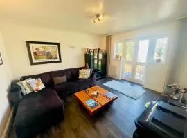 Stylish 2BD Flat with Parking Beckenham
