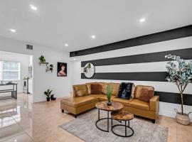 Luxury Miami Home Close to Beach & Aventura Mall, hotel i Biscayne Park