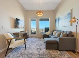Luxury Living in N Park, 2BR, King Beds, Parking