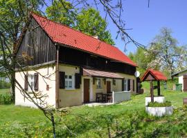 Holiday home with fireplace and private garden, hotel a Grąbczyn