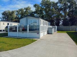 75 Orchard Mount, 3 bed luxury caravan Skirlington, hotel in Hornsea