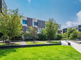 Luxury Properties close to Rogers Center in Toronto Downtown Core, nhà khách ở Toronto