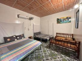 Mekong Delta Homestay Family Tiny Garden, hotel mesra haiwan peliharaan di Bến Lức