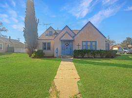 Blue bird House- 6 Rooms for extended room stay, hostel em Brownfield