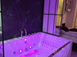 WARSZAWA CHMIELNA PRESTIGE HOME SPA APARTMENTS with Jacuzzi in the Heart of the City