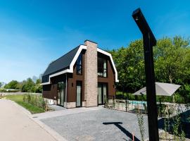 Stay with Private Pool & Hot Tub, ξενοδοχείο σε Waarland