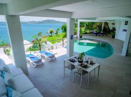 Stunning luxe 220sm villa by the sea entirely private with own pool, biệt thự ở Busuanga