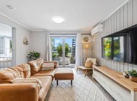 Oaklight on Truro - Steps to Torquay Beach and Dining