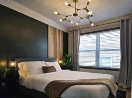 Family Fun Pet-Friendly Sleeps 10 4BR