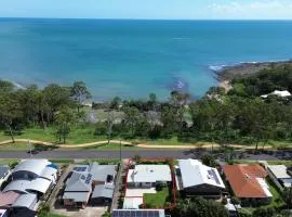 Kiesha House Beachfront Serenity