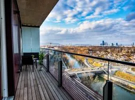 High Rise Balcony I Roof Top Pool I Close to Metro
