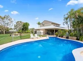 Private Family Retreat - Pool Spa Tennis firepit